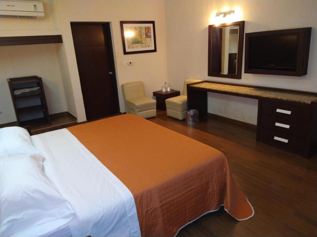 Hotel Oasis Heroica Caborca Extérieur photo